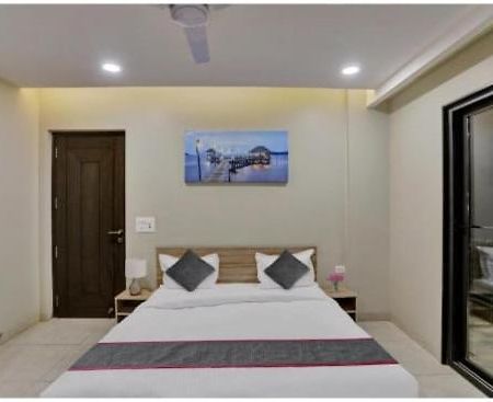 Vibe Hotel Noida Bagian luar foto