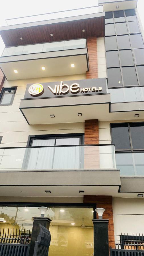 Vibe Hotel Noida Bagian luar foto
