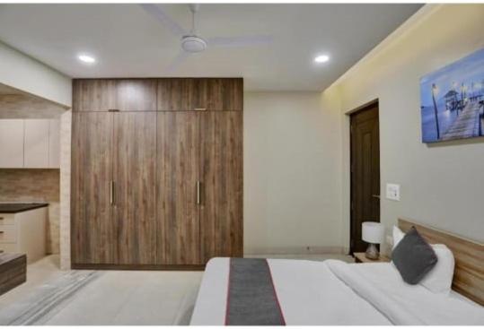 Vibe Hotel Noida Bagian luar foto