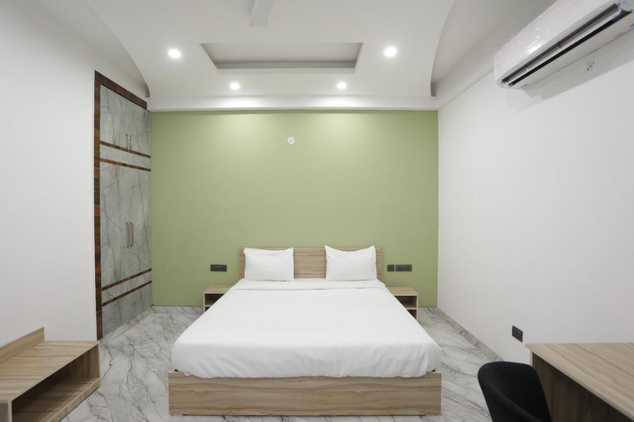 Vibe Hotel Noida Bagian luar foto