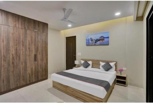 Vibe Hotel Noida Bagian luar foto