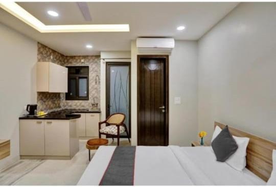 Vibe Hotel Noida Bagian luar foto