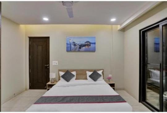 Vibe Hotel Noida Bagian luar foto